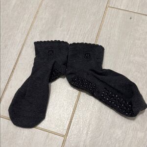 Tavi Grey grip socks